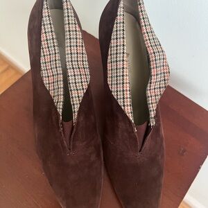 Anne Klein Woman’s Vintage Brown suede Pumps Size 10B